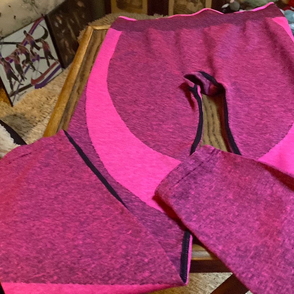 Large Seamless Vs Pink Seamless Leggings
